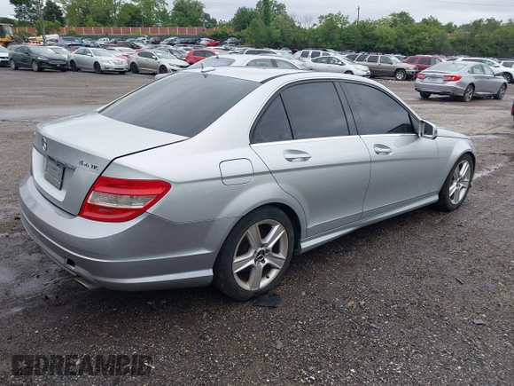 2010 Mercedes-Benz C 300 Sport z VIN WDDGF8BB5AF474511, wystawiony jako IAAI lot #42333110 z przebiegiem 150 202 mil mil oraz . Historia ofert i sprzedaży dostępna na DreamBid. Obrazek 4.