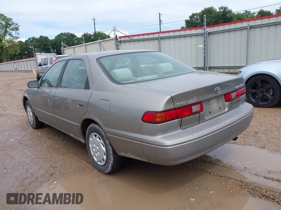 1997 Toyota Camry LE z VIN 4T1BG22KXVU034196, wystawiony jako IAAI lot #42504214 z przebiegiem 155 915 mil mil oraz . Historia ofert i sprzedaży dostępna na DreamBid. Obrazek 3.