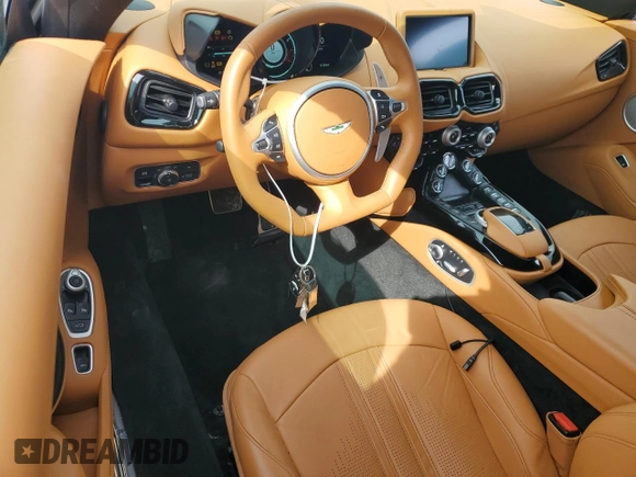 2023 Aston Martin Vantage z VIN SCFSMGBW9PGP08760, wystawiony jako Copart lot #74983814 z przebiegiem 1916 mil mil oraz Nie do naprawy. Historia ofert i sprzedaży dostępna na DreamBid. Obrazek 8.