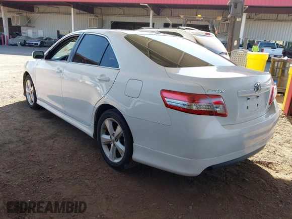 2011 Toyota Camry LE z VIN 4T1BF3EK7BU621018, wystawiony jako IAAI lot #42462962 z przebiegiem 286 932 mil mil oraz . Historia ofert i sprzedaży dostępna na DreamBid. Obrazek 3.