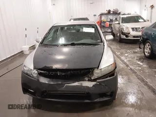 2009 Honda Civic LX z VIN 2HGFA16559H320179, wystawiony jako IAAI lot #41793459 z przebiegiem 172 878 mil mil oraz . Historia ofert i sprzedaży dostępna na DreamBid. Obrazek 12.