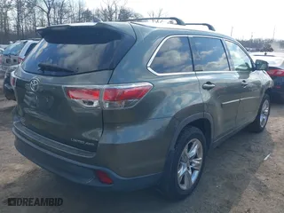2015 Toyota Highlander Limited with VIN 5TDDKRFH7FS104116, listed as a IAAI auction lot 41612287 with 87,515 mi miles. Bid and sale history available at carsss.com. Image 4.