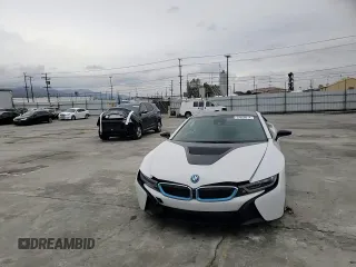 2016 BMW i8 z VIN WBY2Z2C56GV675882, wystawiony jako Copart lot #39606014 z przebiegiem 40 680 mil mil oraz . Historia ofert i sprzedaży dostępna na DreamBid. Obrazek 11.