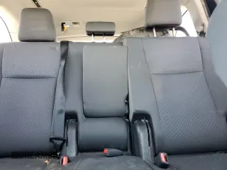 2019 Toyota Highlander LE z VIN 5TDZZRFHXKS320344, wystawiony jako Copart lot #64585195 z przebiegiem 228 994 mil mil oraz Szkoda całkowita • Salvage title. Historia ofert i sprzedaży dostępna na DreamBid. Obrazek 10.