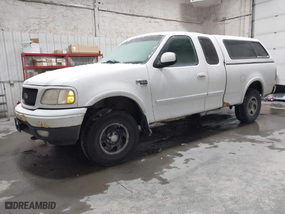 2000 Ford F-150 XL with VIN 1FTRX18L7YNA68432, listed as a IAAI auction lot 41220923 with 203,167 mi miles. Bid and sale history available at carsss.com. Image 2.