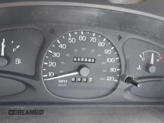 1997 Ford Escort LX z VIN 1FALP13P6VW331635, wystawiony jako IAAI lot #42338881 z przebiegiem 117 385 mil mil oraz . Historia ofert i sprzedaży dostępna na DreamBid. Obrazek 7.