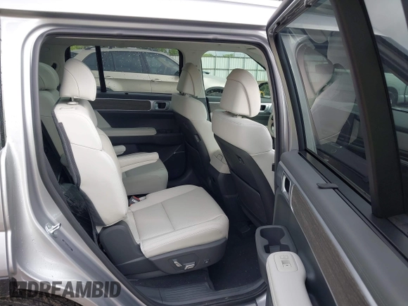 2025 Hyundai Santa Fe Calligraphy with VIN 5NMP54GL5SH071561, listed as a IAAI auction lot 42181010 with 1,324 mi miles and . Bid and sale history available at DreamBid. Image 8.