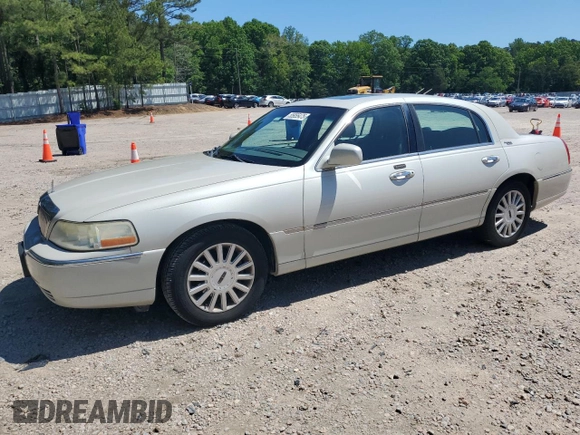 2005 Lincoln Town Car Signature Limited z VIN 1LNHM82W25Y637483, wystawiony jako Copart lot #55955475 z przebiegiem 1 346 114 mil mil oraz Czysty tytuł • Clean title. Historia ofert i sprzedaży dostępna na DreamBid. Obrazek 1.