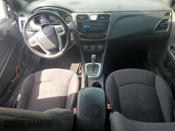 2014 Chrysler 200 Touring z VIN 1C3CCBBG5EN115279, wystawiony jako Copart lot #56313905 z przebiegiem 173 813 mil mil oraz Szkody całkowita. Historia ofert i sprzedaży dostępna na DreamBid. Obrazek 8.