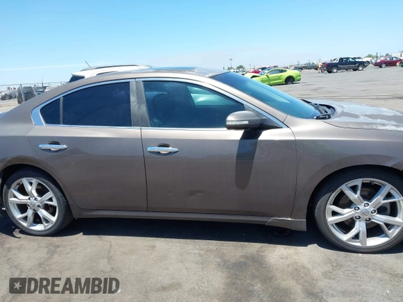 2012 Nissan Maxima SV z VIN 1N4AA5AP6CC832140, wystawiony jako IAAI lot #42509966 z przebiegiem 216 426 mil mil oraz . Historia ofert i sprzedaży dostępna na DreamBid. Obrazek 13.