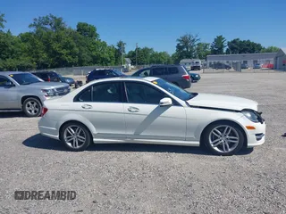 2012 Mercedes-Benz C 300 Sport с VIN WDDGF8BB8CA691471, выставлен на аукционе IAAI как лот 42621659 с пробегом 96 945 миль миль и . История ставок и продаж доступна на DreamBid. Изображение 14.