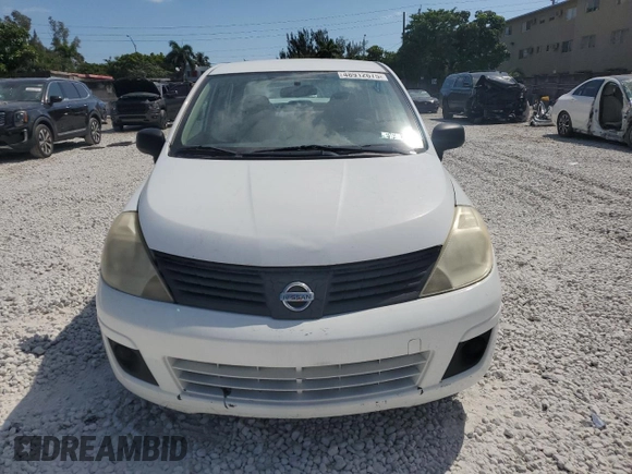 2009 Nissan Versa 1.6 z VIN 3N1CC11E89L428647, wystawiony jako Copart lot #48912675 z przebiegiem 92 426 mil mil oraz Szkoda całkowita • Salvage title. Historia ofert i sprzedaży dostępna na DreamBid. Obrazek 5.