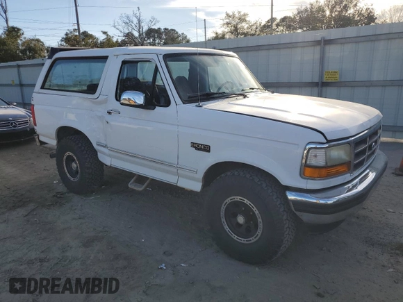 1994 Ford Bronco XL с VIN 1FMEU15N0RLA76670, выставлен на аукционе Copart как лот 46048315 с пробегом 269 968 миль миль и Списание • Salvage title. История ставок и продаж доступна на DreamBid. Изображение 4.