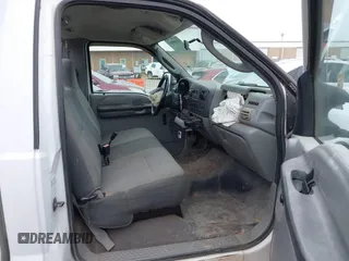 2005 Ford F-250 XL z VIN 1FTNF20585EB02605, wystawiony jako IAAI lot #41308941 z przebiegiem 223 607 mil mil oraz . Historia ofert i sprzedaży dostępna na DreamBid. Obrazek 5.