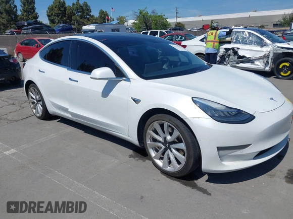2020 Tesla Model 3 Long Range z VIN 5YJ3E1EB3LF621348, wystawiony jako IAAI lot #42121895 z przebiegiem Nie podano mil oraz . Historia ofert i sprzedaży dostępna na DreamBid. Obrazek 1.