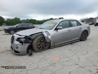 2017 Chrysler 300 S z VIN 2C3CCAGG1HH605671, wystawiony jako Copart lot #56936185 z przebiegiem 261 963 mil mil oraz Szkoda całkowita • Salvage title. Historia ofert i sprzedaży dostępna na DreamBid. Obrazek 1.