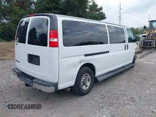 2020 Chevrolet Express Passenger LT z VIN 1GAZGPFG0L1170592, wystawiony jako IAAI lot #39919731 z przebiegiem 124 012 mil mil oraz . Historia ofert i sprzedaży dostępna na DreamBid. Obrazek 4.