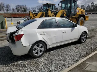 2010 Kia Forte EX z VIN KNAFU4A2XA5106480, wystawiony jako Copart lot #46790845 z przebiegiem 169 815 mil mil oraz Szkody całkowita. Historia ofert i sprzedaży dostępna na DreamBid. Obrazek 3.
