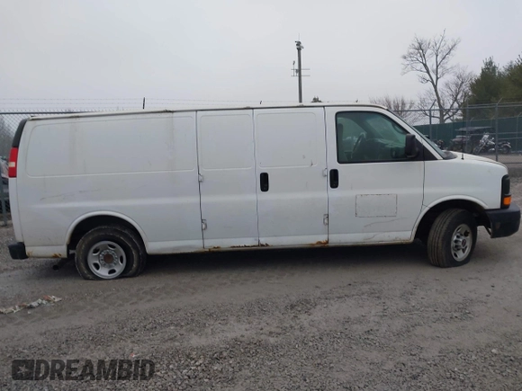 2007 GMC Savana Cargo Van with VIN 1GTGG29V771108284, listed as a IAAI auction lot 41483293 with 253,294 mi miles. Bid and sale history available at carsss.com. Image 6.