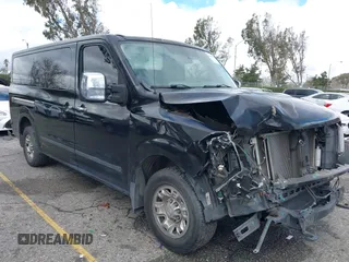2018 Nissan NV 3500 HD SL z VIN 5BZAF0AA7JN850660, wystawiony jako IAAI lot #41494013 z przebiegiem 124 891 mil mil oraz . Historia ofert i sprzedaży dostępna na DreamBid. Obrazek 1.
