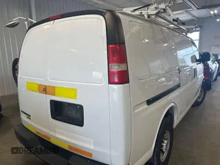 2012 Chevrolet Express Cargo z VIN 1GCWGFCA6C1178149, wystawiony jako IAAI lot #42581154 z przebiegiem 292 848 mil mil oraz . Historia ofert i sprzedaży dostępna na DreamBid. Obrazek 1.