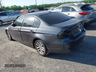 2007 BMW 3 Series 328xi z VIN WBAVC93517K033593, wystawiony jako IAAI lot #42137856 z przebiegiem Nie podano mil oraz . Historia ofert i sprzedaży dostępna na DreamBid. Obrazek 3.