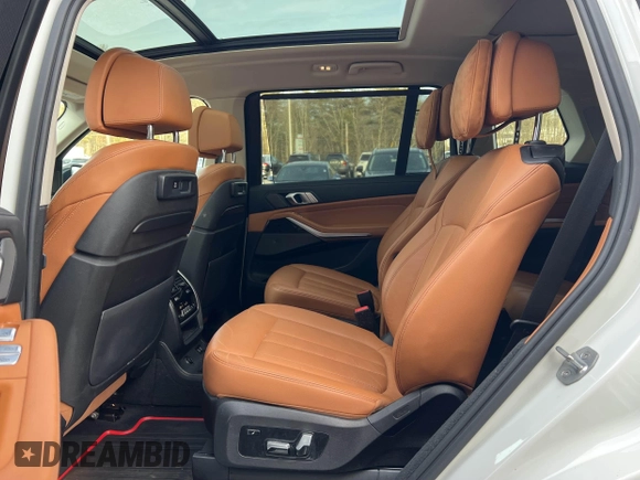 2020 BMW X7 xDrive40i z VIN 5UXCW2C05L9B60363, wystawiony jako IAAI lot #41808059 z przebiegiem 89 893 mil mil oraz . Historia ofert i sprzedaży dostępna na DreamBid. Obrazek 8.