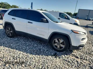 2015 Jeep Cherokee Sport with VIN 1C4PJLAB7FW617091, listed as a Copart auction lot 62167605 with 149,968 mi miles and Salvage title. Bid and sale history available at DreamBid. Image 4.