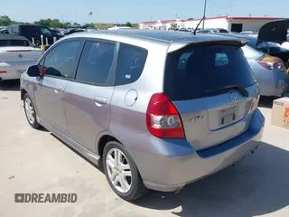 2007 Honda Fit Sport z VIN JHMGD38607S022249, wystawiony jako IAAI lot #42306807 z przebiegiem 101 422 mil mil oraz . Historia ofert i sprzedaży dostępna na DreamBid. Obrazek 3.