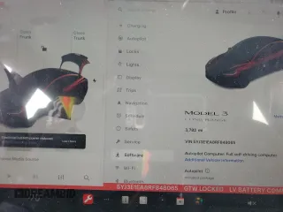 2024 Tesla Model 3 z VIN 5YJ3E1EA8RF848065, wystawiony jako Copart lot #82765684 z przebiegiem 3782 mil mil oraz Szkody całkowita. Historia ofert i sprzedaży dostępna na DreamBid. Obrazek 9.