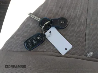 2006 Toyota Camry LE z VIN 4T1BF32K76U631283, wystawiony jako IAAI lot #41828021 z przebiegiem 332 063 mil mil oraz . Historia ofert i sprzedaży dostępna na DreamBid. Obrazek 11.