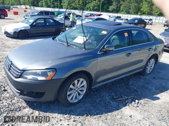 2013 Volkswagen Passat SEL Premium z VIN 1VWCP7A30DC131781, wystawiony jako IAAI lot #42193228 z przebiegiem Nie podano mil oraz . Historia ofert i sprzedaży dostępna na DreamBid. Obrazek 2.