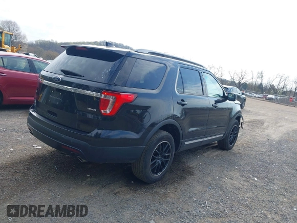 2017 Ford Explorer XLT z VIN 1FM5K8D85HGA83499, wystawiony jako IAAI lot #42059299 z przebiegiem 76 484 mil mil oraz . Historia ofert i sprzedaży dostępna na DreamBid. Obrazek 4.