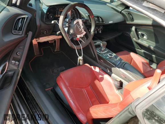 2021 Audi R8 V10 z VIN WUABAAFX7M7900586, wystawiony jako Copart lot #43702475 z przebiegiem 20 246 mil mil oraz Szkoda całkowita • Salvage title. Historia ofert i sprzedaży dostępna na DreamBid. Obrazek 8.