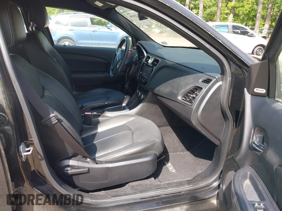 2013 Chrysler 200 Limited with VIN 1C3CCBCGXDN609294, listed as a IAAI auction lot 42172839 with 41,501 mi miles. Bid and sale history available at carsss.com. Image 5.