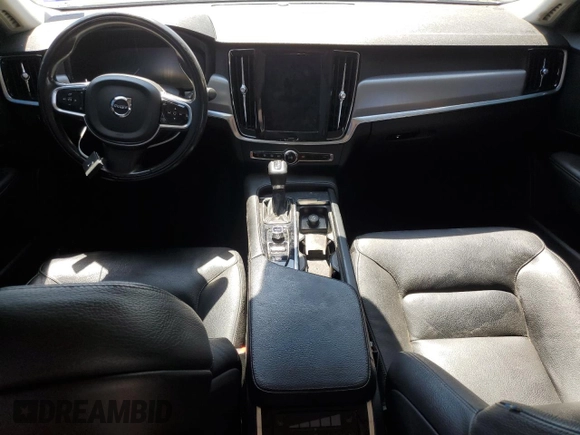 2017 Volvo S90 Momentum with VIN YV1A22MK8H1004500, listed as a Copart auction lot 49514025 with 85,847 mi miles and Clean Title. Bid and sale history available at carsss.com. Image 8.