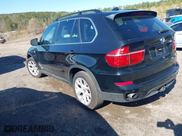 2013 BMW X5 xDrive35i z VIN 5UXZV4C55D0E02577, wystawiony jako IAAI lot #41764316 z przebiegiem 14 274 mil mil oraz . Historia ofert i sprzedaży dostępna na DreamBid. Obrazek 3.