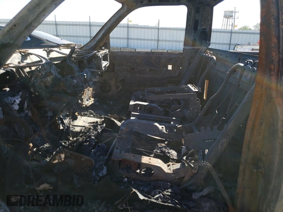 2000 Chevrolet Silverado 2500 z VIN 1GCGK24U7YE107000, wystawiony jako Copart lot #74624144 z przebiegiem Nie podano mil oraz Nie do naprawy • Non repairable. Historia ofert i sprzedaży dostępna na DreamBid. Obrazek 7.