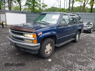 1998 Chevrolet Tahoe z VIN 1GNEK13R6WJ307523, wystawiony jako IAAI lot #42370506 z przebiegiem 268 361 mil mil oraz . Historia ofert i sprzedaży dostępna na DreamBid. Obrazek 2.