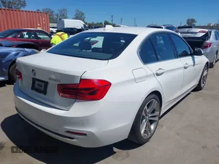2017 BMW 3 Series 330i с VIN WBA8B9G55HNU50399, выставлен на аукционе IAAI как лот 42630561 с пробегом 60 176 миль миль и . История ставок и продаж доступна на DreamBid. Изображение 4.