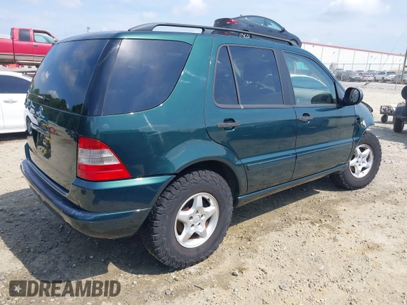 2000 Mercedes-Benz M 320/430/500 z VIN 4JGAB54E9YA180890, wystawiony jako IAAI lot #42151065 z przebiegiem 98 866 mil mil oraz . Historia ofert i sprzedaży dostępna na DreamBid. Obrazek 4.