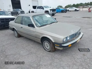 1986 BMW 3 Series 325e z VIN WBAAB5405G9671057, wystawiony jako IAAI lot #42426667 z przebiegiem 193 224 mil mil oraz . Historia ofert i sprzedaży dostępna na DreamBid. Obrazek 1.