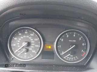 2014 BMW X1 xDrive28i z VIN WBAVL1C54EVY23533, wystawiony jako IAAI lot #41949759 z przebiegiem Nie podano mil oraz . Historia ofert i sprzedaży dostępna na DreamBid. Obrazek 7.