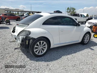 2018 Volkswagen Beetle SE with VIN 3VWJD7AT9JM701884, listed as a Copart auction lot 50260345 with 0 mi miles and Salvage Title. Bid and sale history available at carsss.com. Image 3.