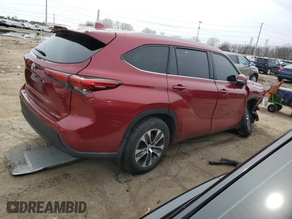 2022 Toyota Highlander XLE with VIN 5TDHZRBH6NS570427, listed as a Copart auction lot 51982165 with 34,072 mi miles and Clean title. Bid and sale history available at DreamBid. Image 3.