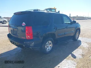 2008 GMC Yukon SLE w/3SA with VIN 1GKFC13C48J115787, listed as a IAAI auction lot 41825682 with 263,533 mi miles. Bid and sale history available at carsss.com. Image 4.