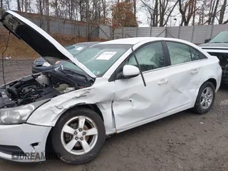 2014 Chevrolet Cruze 1LT z VIN 1G1PC5SB1E7264742, wystawiony jako IAAI lot #41740704 z przebiegiem 155 005 mil mil oraz . Historia ofert i sprzedaży dostępna na DreamBid. Obrazek 6.