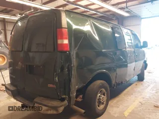 2004 GMC Savana Cargo Van with VIN 1GTHG35U041118061, listed as a IAAI auction lot 41296799 with 185,939 mi miles. Bid and sale history available at carsss.com. Image 4.