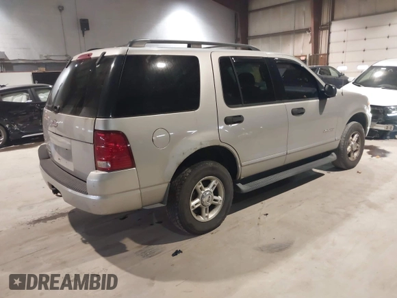 2004 Ford Explorer XLT z VIN 1FMZU73K34UA63816, wystawiony jako IAAI lot #41011396 z przebiegiem 179 850 mil mil oraz . Historia ofert i sprzedaży dostępna na DreamBid. Obrazek 4.