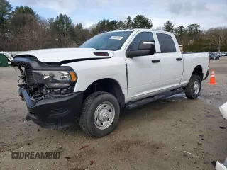 2023 Ram 2500 Tradesman z VIN 3C6UR5CJ0PG528885, wystawiony jako Copart lot #49981125 z przebiegiem 27 709 mil mil oraz Czysty tytuł • Clean title. Historia ofert i sprzedaży dostępna na DreamBid. Obrazek 1.
